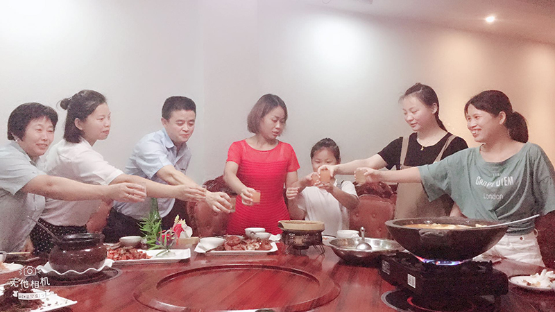 欢乐聚餐 - 副本.jpg